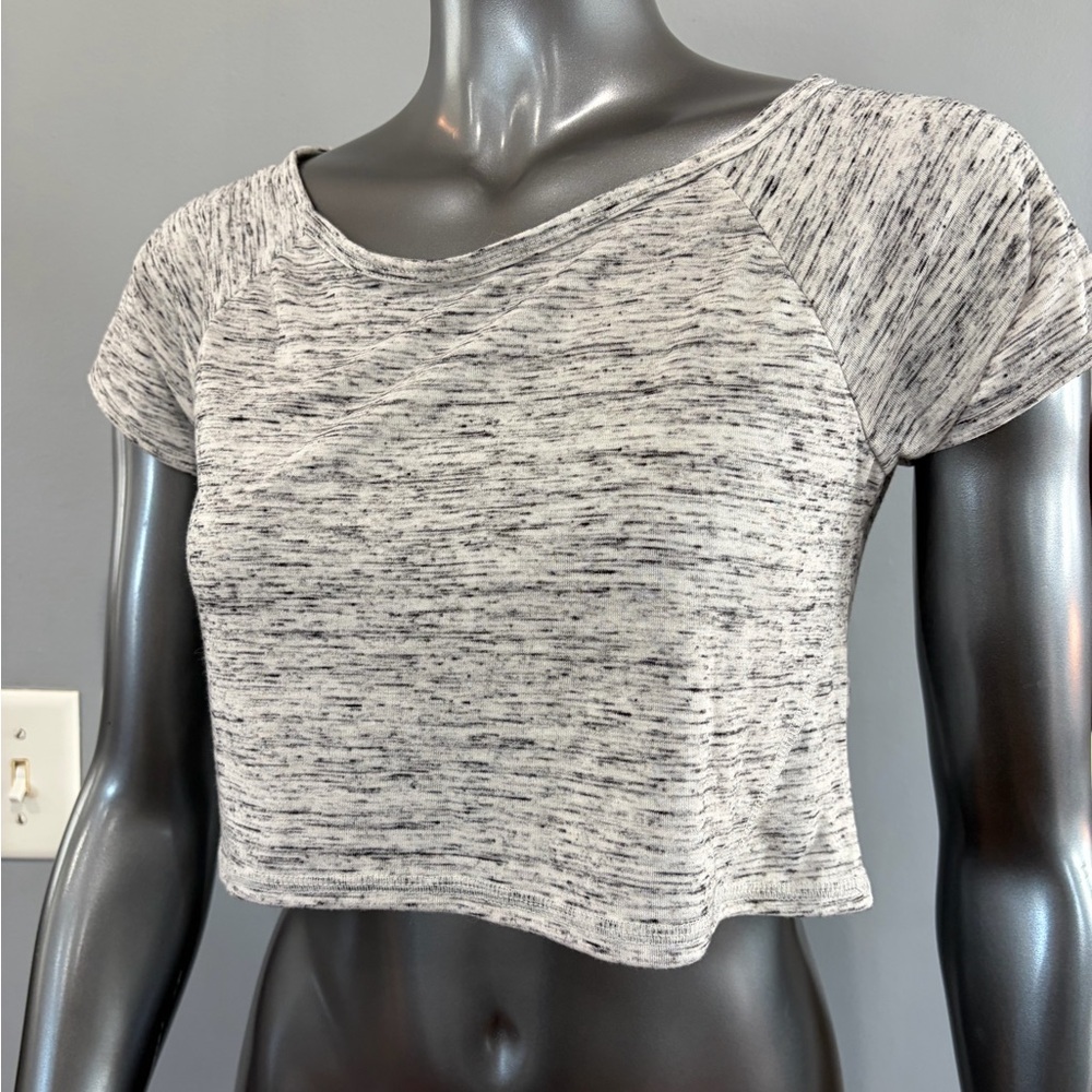 New Heather Gray Women's Cropped Tee - Casual Everyday Top